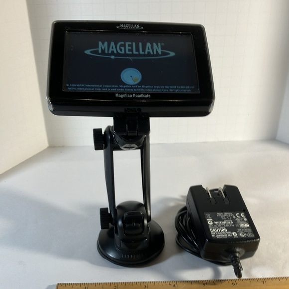 Magellan Road Mate 1440 GPS with Charger and Dashboard Mount - Picture 2 of 8
